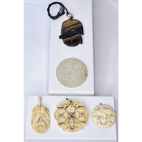 Carved Stone Pendant Lot (5) - Unidentified Stones - Picture 1 of 13